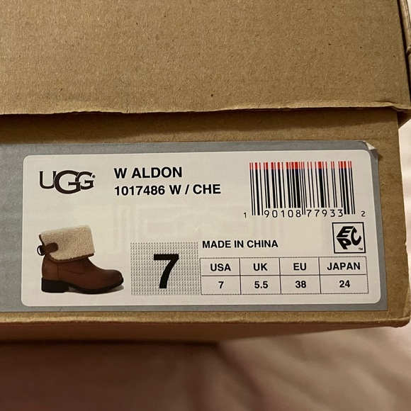 Ugg “Aldon” Boots NWT - Picture 6 of 6